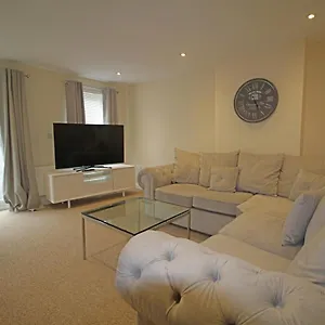 Sillars Getaways - Modern Four Bedroom Town House Darlington (Durham)