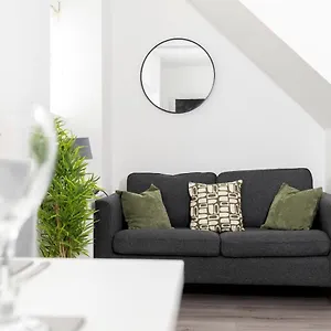 Amazing House With Location Tv Downstairs And In Bedroom Super Fast Wifi And Crisp White Linen Hosted By Our Short Darlington (Durham)
