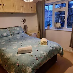 Redmire - 2 Bed 1st Floor Flat Overlooking Green Darlington (Durham)